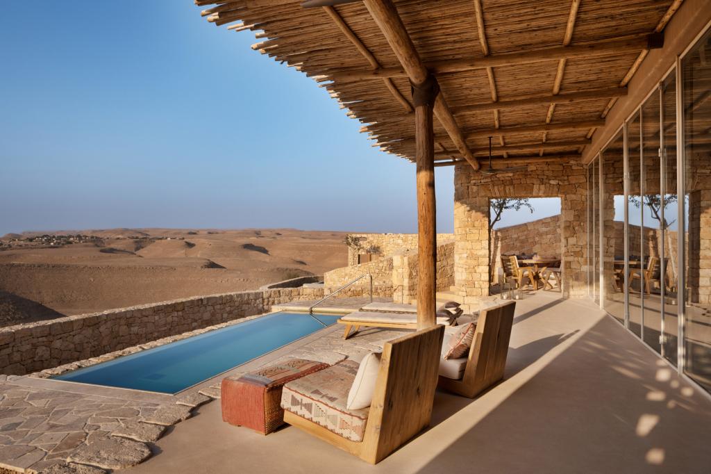 В Израиле отель построили прямо посреди пустыни: над дизайном работали профессиональные архитекторы. Что из этого вышло: фото