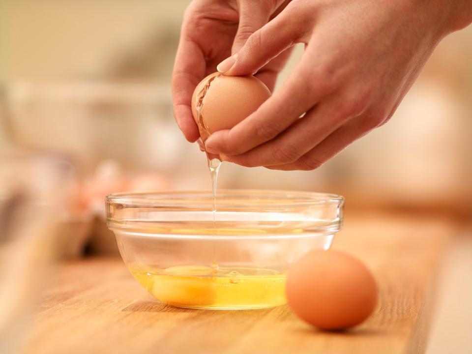 Яйца на салат не чищу: подсмотренный у подруги лайфхак экономит кучу времени