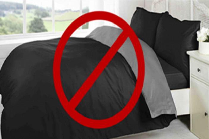 Американские ученые не рекомендуют покупать черное и красное постельное белье: результаты исследования