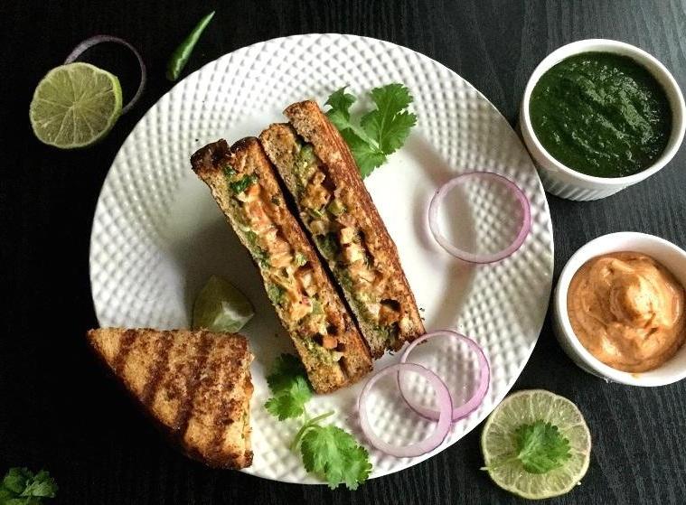 Вкусные сэндвичи с обжареным отрубным хлебом и индийскими спецями: рецепт