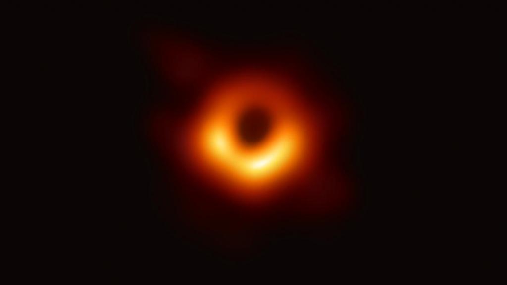 Первое в истории изображение черной дыры превратили в фильм