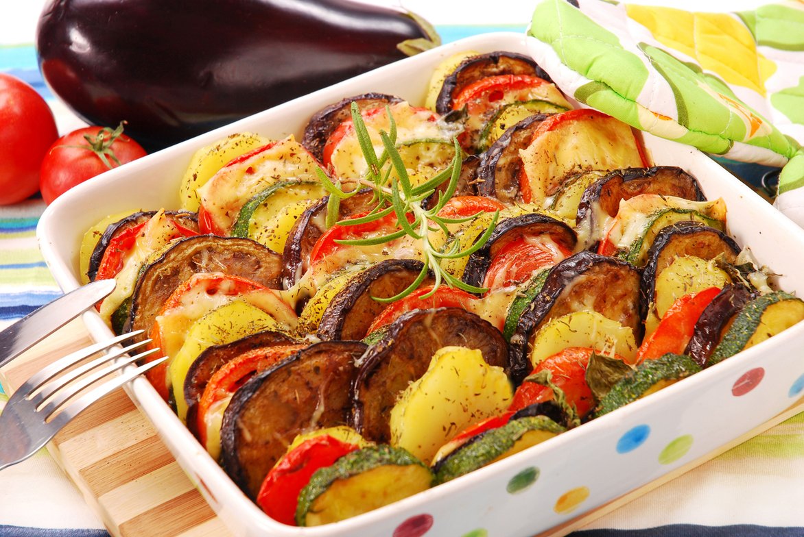 Баклажаны, запеченные с овощами: вкуснятина, которую можно готовить хоть каждый день  