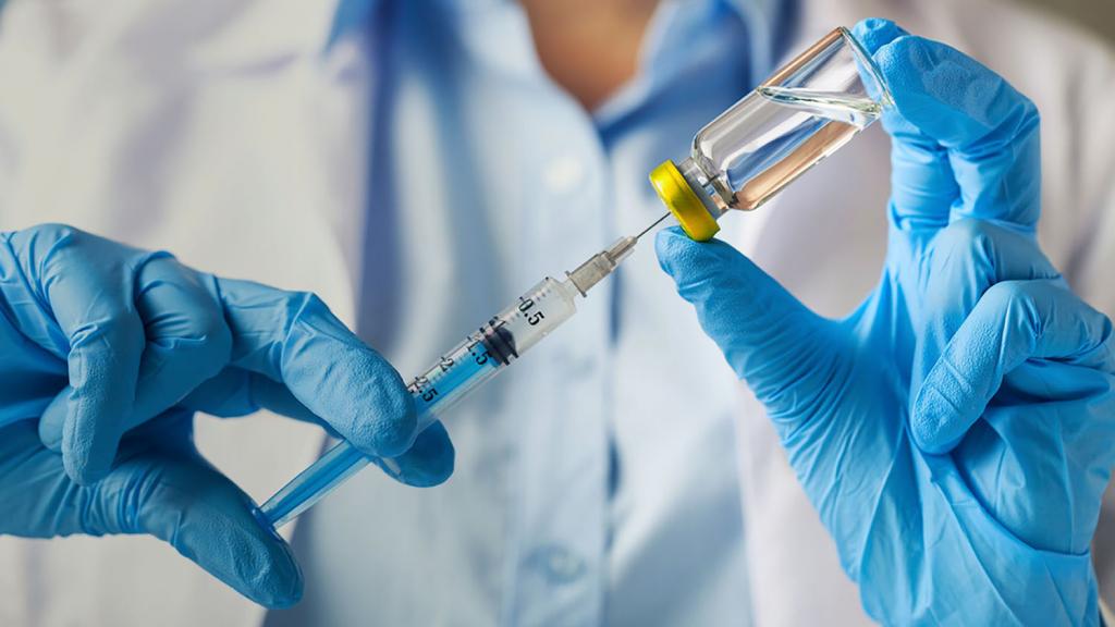 Придется ли ученым намеренно заражать людей, чтобы найти вакцину от коронавируса