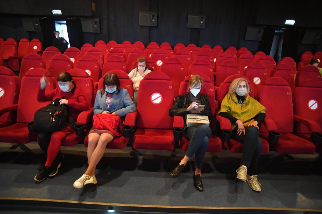 Новые противопожарные правила: в кинотеатрах России запретят закрывать двери на ключ
