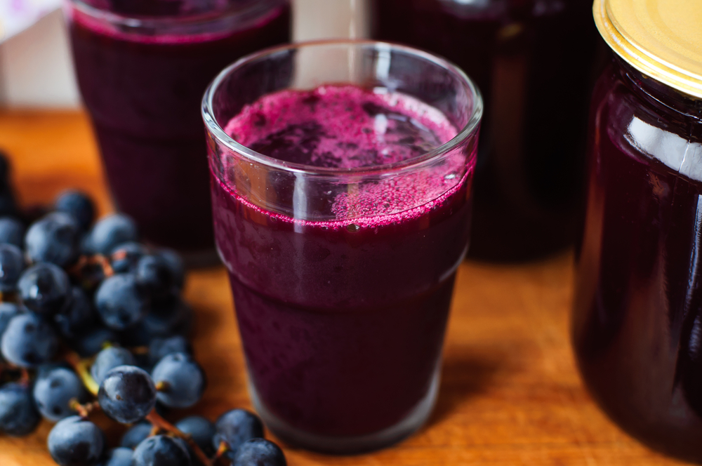Как сохранить сладость и цвет при хранении виноградного сусла: три способа дачниц (бонус - рецепт самого вкусного сусла)