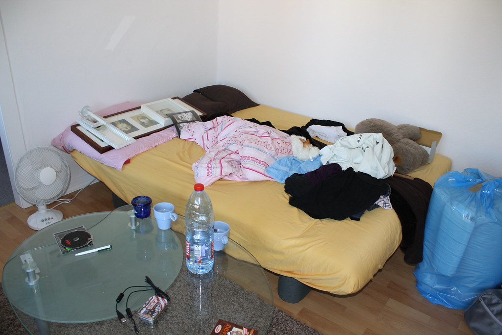  Все вещи кладу на диван : женщина поделилась лайфхаком по борьбе с ленью