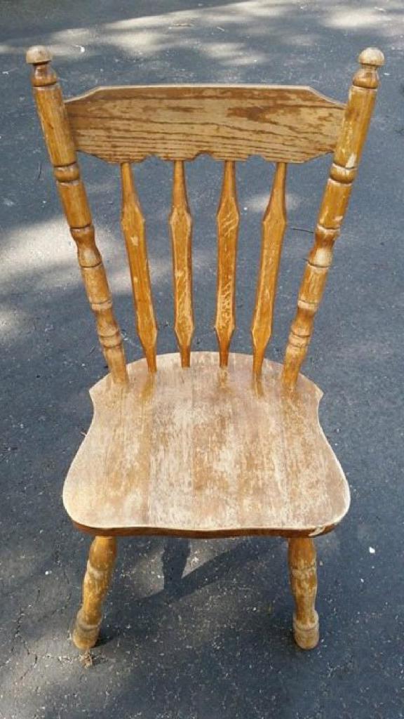 Делюсь идеей: как сделать оригинальный столик из старого деревянного стула
