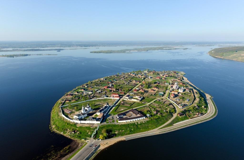 Остров град: в Свияжске укрепили берега, защитив от затопления не только жителей, но и объекты культурного наследия