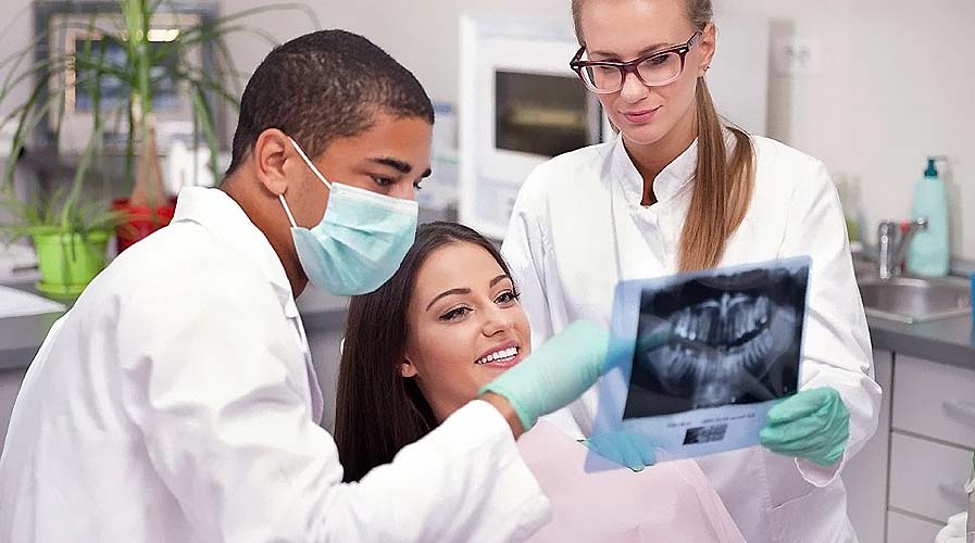 Стоматологи заметили, что в последнее время у людей стало больше трещин на зубах