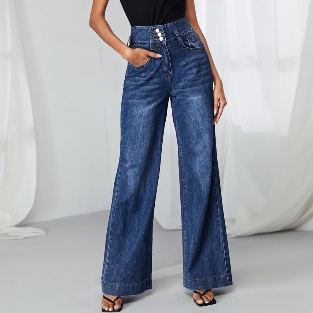 Широкие джинсы-клеш снова в моде. Какие выбрать, чтобы быть в тренде