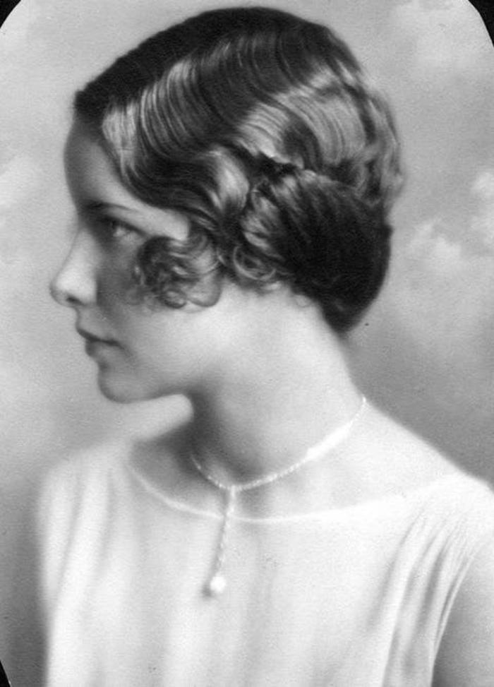 5 причесок для коротких и кудрявых волос, которые были модными в 1930-х, но выглядят современно и сегодня