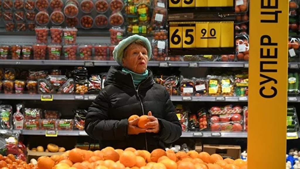 Сколько тратят в разных городах России на еду: продуктовый средний чек в Санкт-Петербурге выше, чем в Москве, а что в регионах