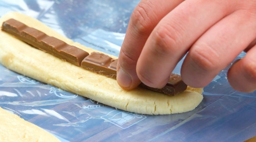 Пальчики оближешь: банановые пирожные с шоколадом в хрустящем тесте