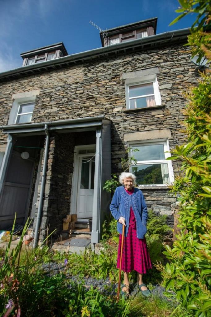 Женщина отметила 100-летие в доме, в котором жила с 1921 года. Ради этого места она даже отказалась от четырех предложений выйти замуж