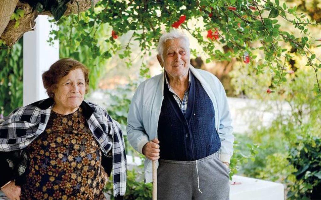 Чудо остров: на Икарии, в Греции, больше долгожителей, чем где либо на Земле, а столетние старушки еще работают