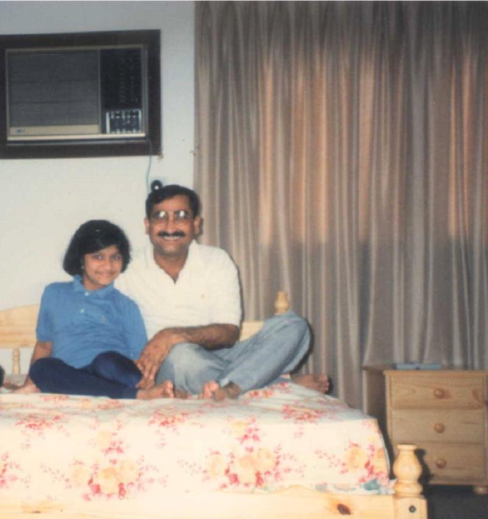 Обычно в Индии все по-другому, но для этого отца дочь была его миром, и он не настаивал, когда она выбрала карьеру вместо семьи