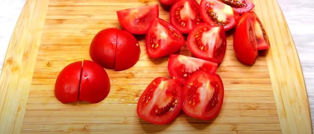 Консервирую помидоры в желе. Они получаются вкусными, кисло-сладкими, ароматными и хорошо сохраняют форму