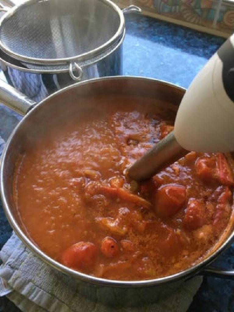 Вкусный томатный суп из свежих овощей для тех, кому надоели скучные супы на первое