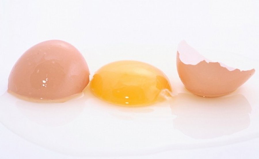 Маска из яйца от черных. Маска для лица с яйцом. Маска для лица из яичного желтка. Маска для лица из куриного яйца.