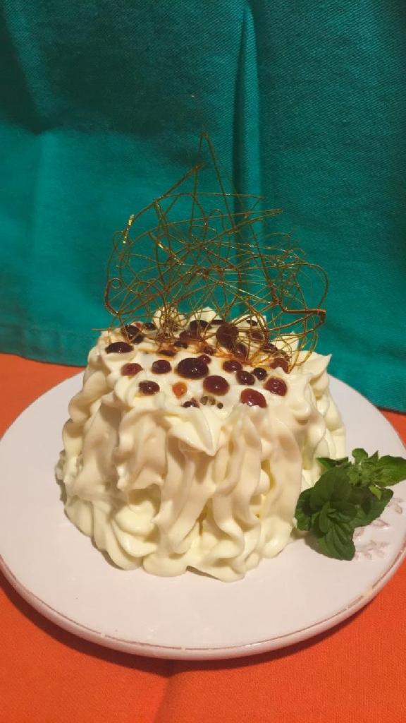 Сливочный  вулкан  с карамельной  лавой : изысканный десерт из шоколада, кексов и нежного крема