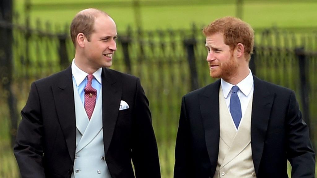 Братьям нужно развестись с женами, чтобы наладить отношения: королевский эксперт заговорил об Уильяме и Гарри