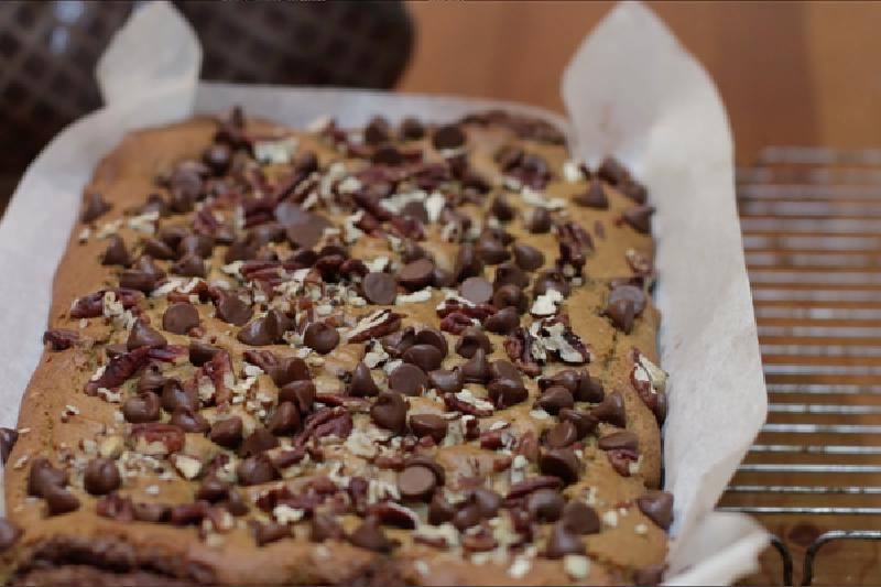 Тыквенное пирожное с шоколадом и арахисом: сезонный десерт, который вызовет восторг у ваших близких