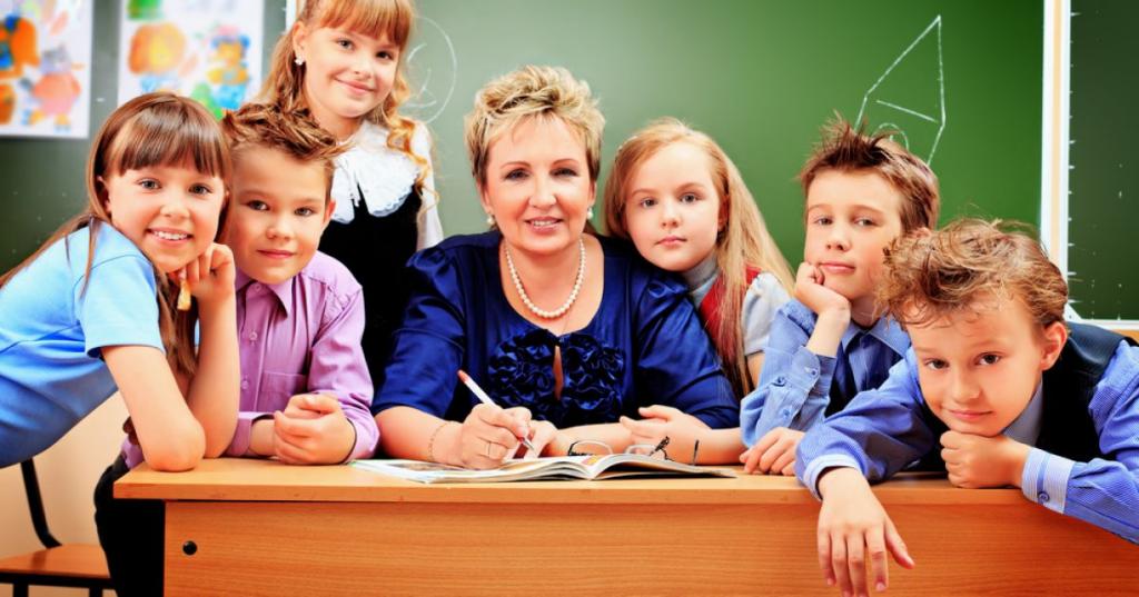 Популярность профессии учителя будут повышать: в Минпросвещения рассказали о своих планах