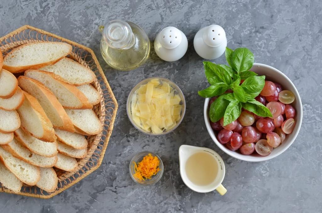 Необычный десерт в духовке за 45 минут: жареный виноград с апельсином и сыром на французском багете