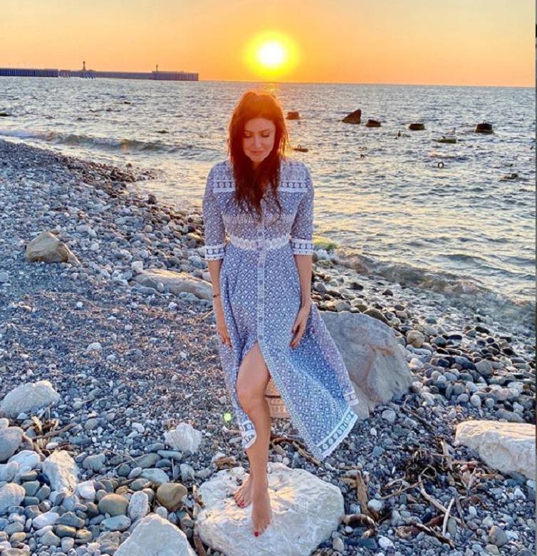 Российская актриса Анастасия Макеева похвасталась фото с отдыха из Турции: подписчики отметили стройную фигуру звезды