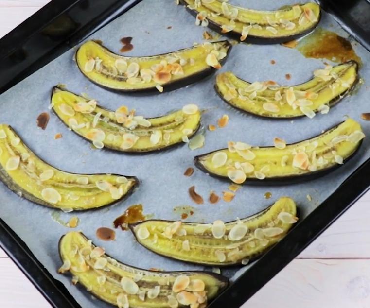 Печеные бананы. Бананы в духовке. Запеченные бананы в духовке. Банан для запекания. Печеный банан в духовке.