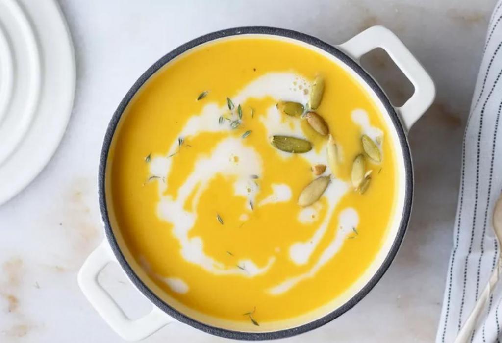 В тыквенный суп кладу побольше чеснока. Благодаря этому он получается особенно пряным и вкусным