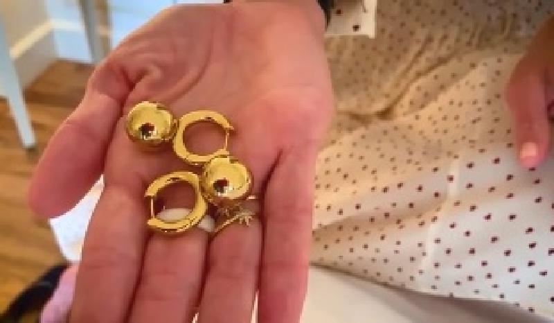 Не только жемчуг и золото: Юлия Высоцкая рассказала о своих украшениях и показала самые любимые экземпляры