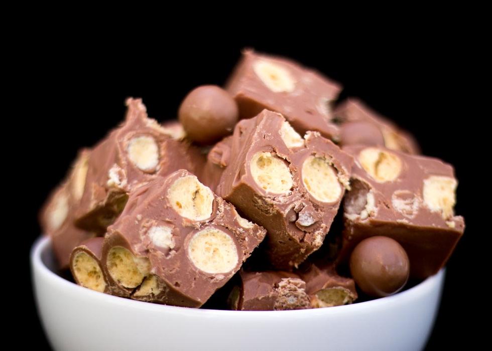 Шоколадная помадка с шариками Maltesers: сливочный вкус идеально сочетается с хрустом шариков