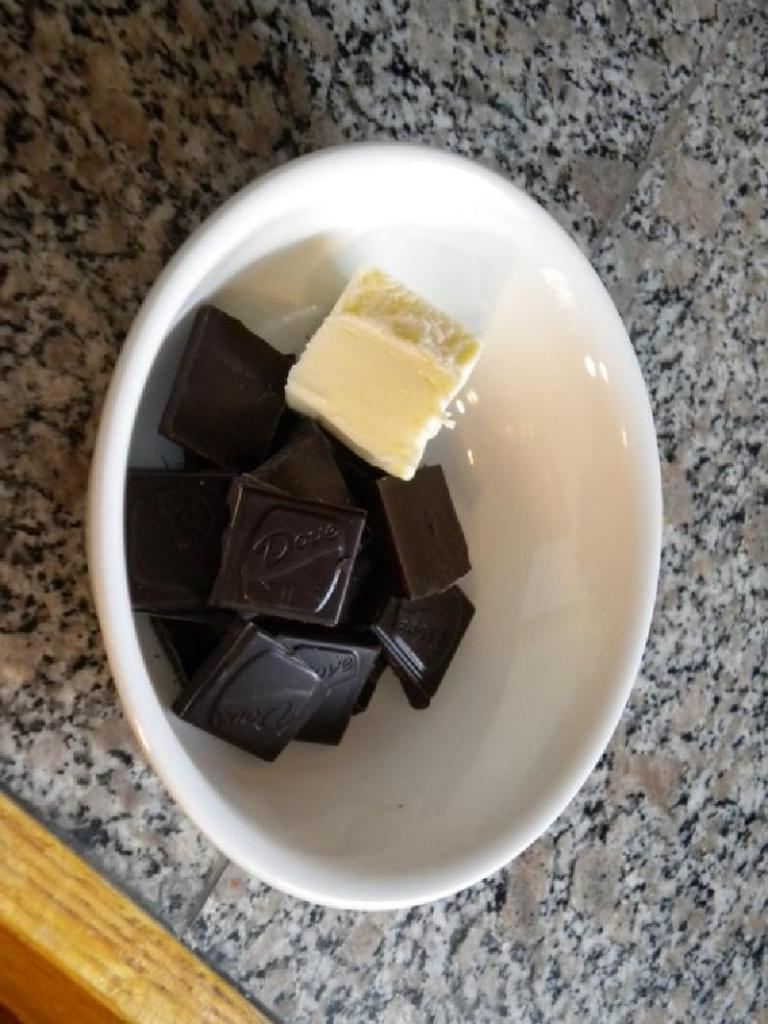Шоколадный кекс в микроволновке: лакомство пятиминутка с жидкой начинкой
