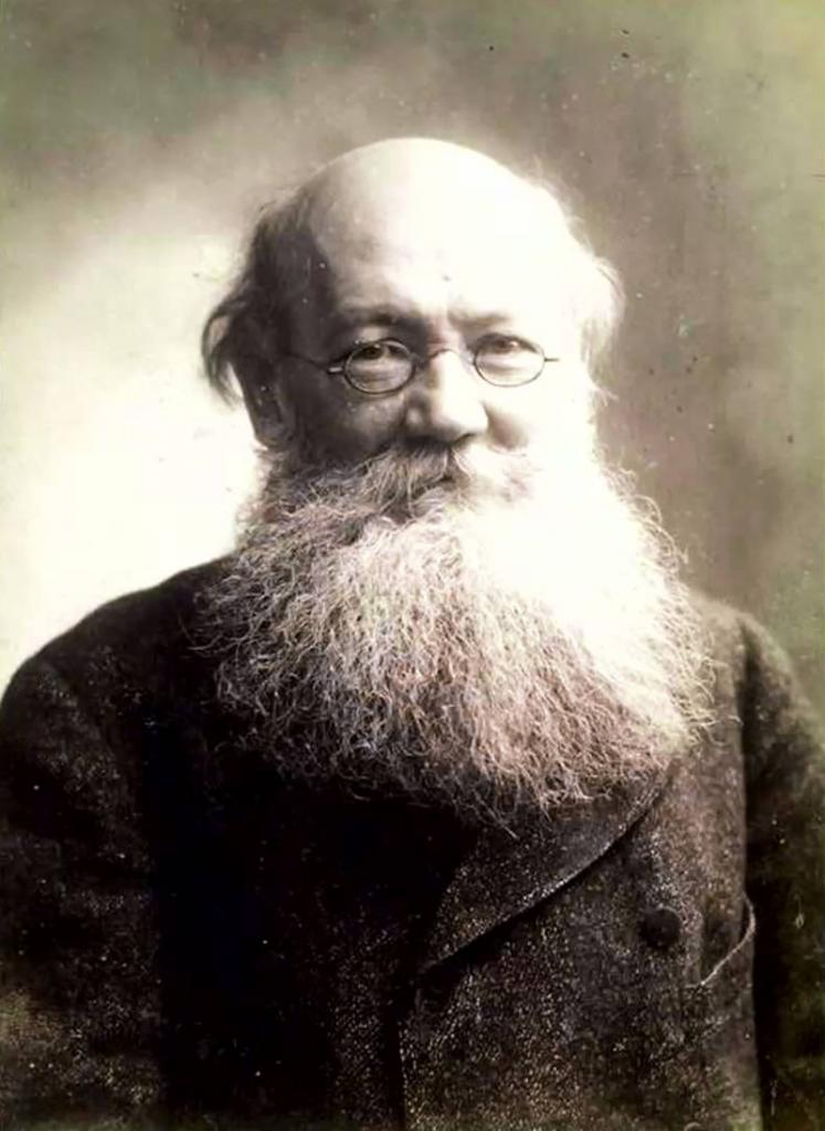 Князь Кропоткин искал подтверждение теории Дарвина, но пришел к выводу, что основа развития   доброта и взаимопомощь, а не конкуренция
