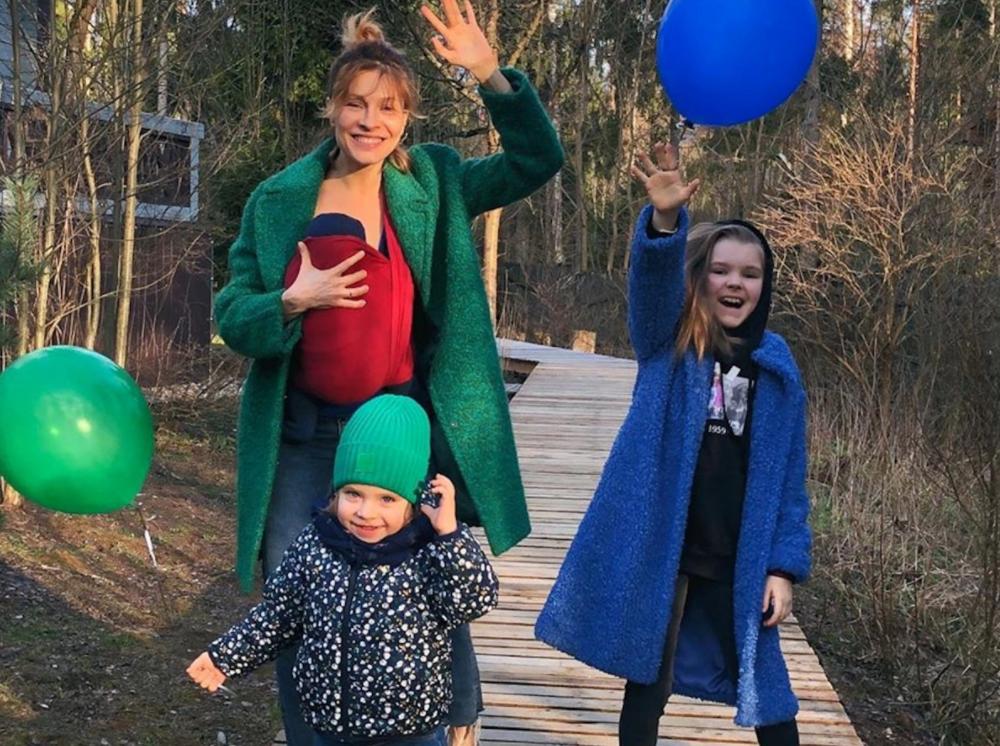 Елена Подкаминская призналась в “особой” радости от рождения сына и рассказала, почему для нее так важно вырастить детей свободными