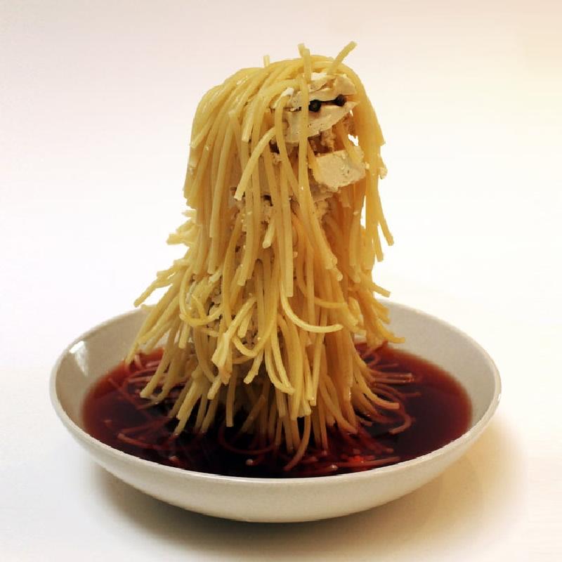 Блюдо, от которого не откажется ни один ребенок:  снежный человек  из спагетти, тофу и соуса