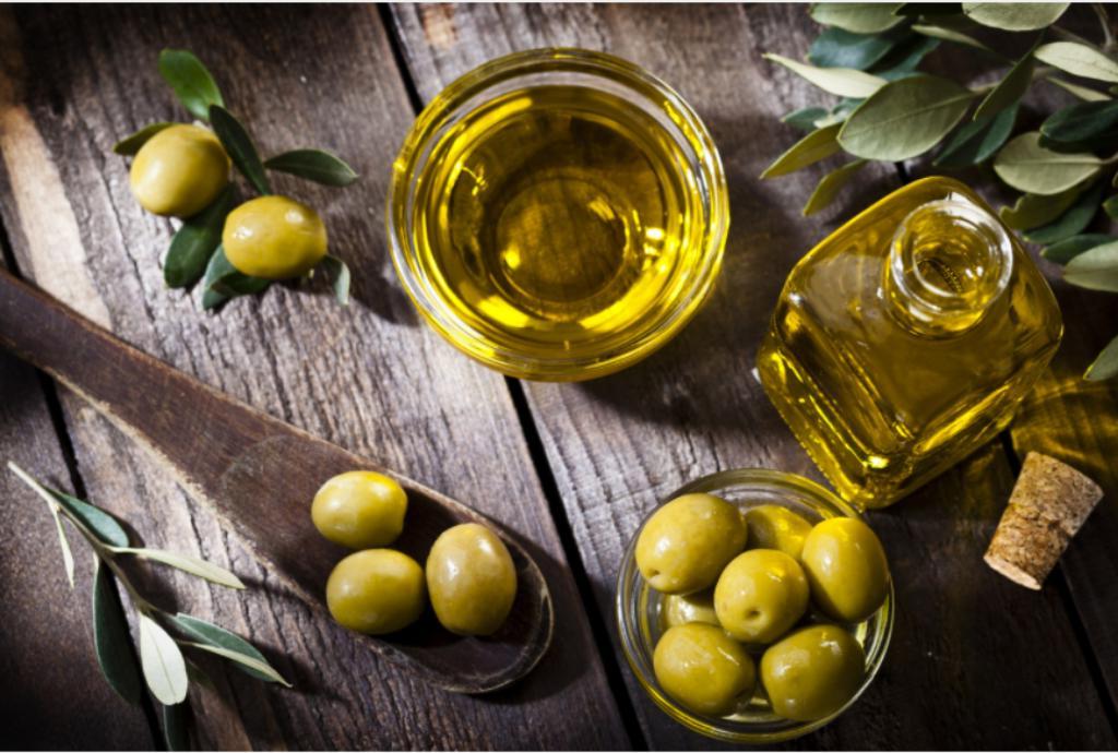 Действительно ли оливковое масло полезно для кожи? Дерматолог Мона Гохара высказала свое мнение