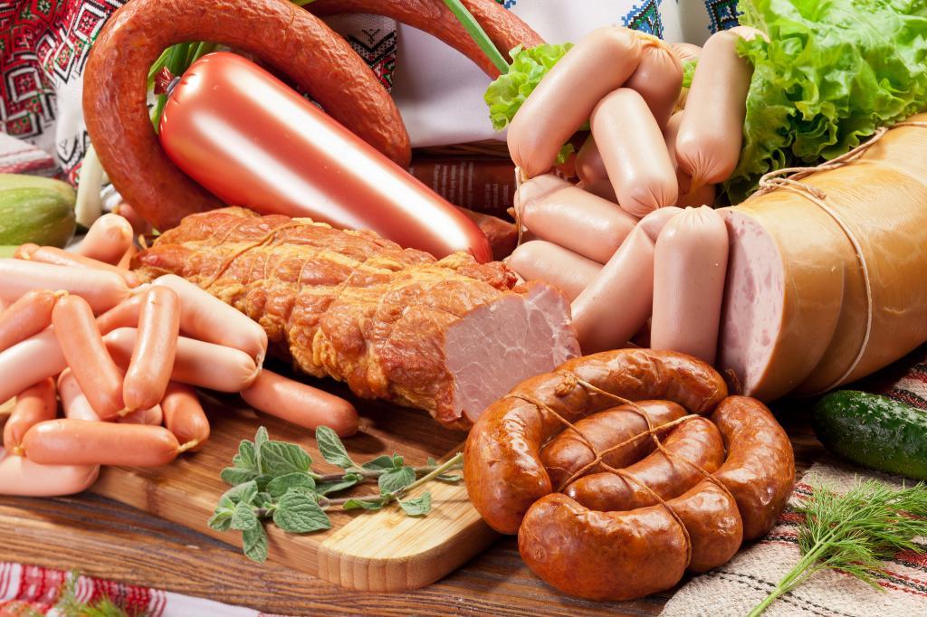 Гастроэнтеролог рассказала, какую опасность могут нести колбаса и куриное мясо