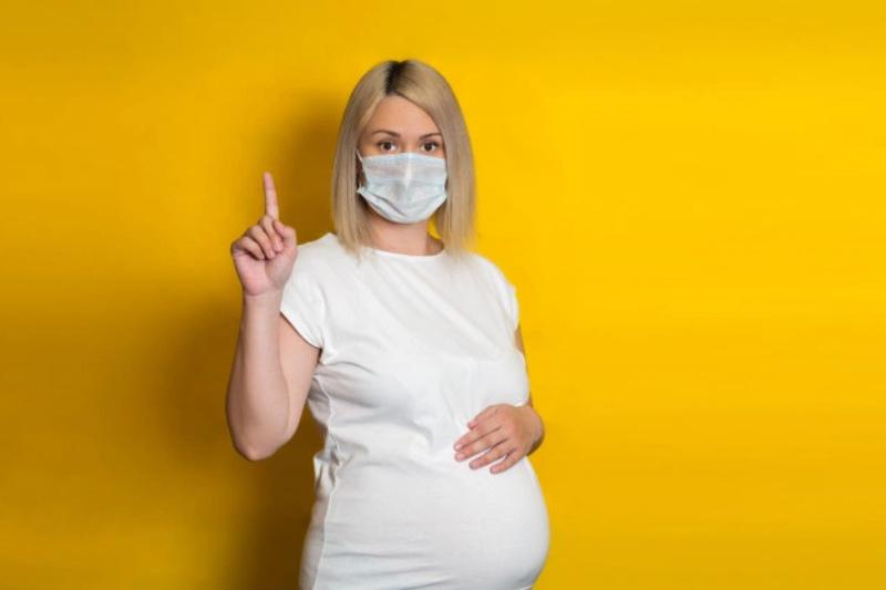 Гинеколог Любовь Ерофеева назвала подходящее время для беременности после лечения коронавируса