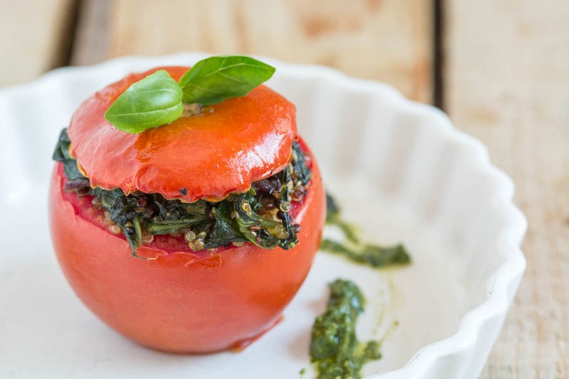 Фаршированные помидоры с домашним пюре из базилика и овощей: экстравагантная закуска