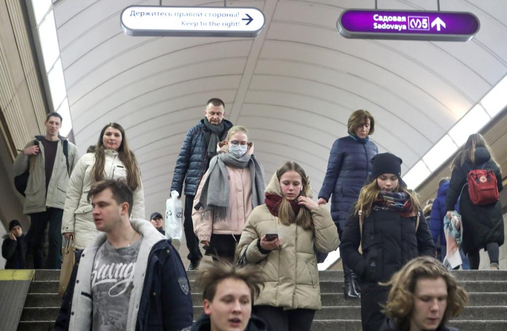 Пассажиропоток уменьшился: с 26 октября в Санкт Петербурге пассажиров без масок не пустят в общественный транспорт