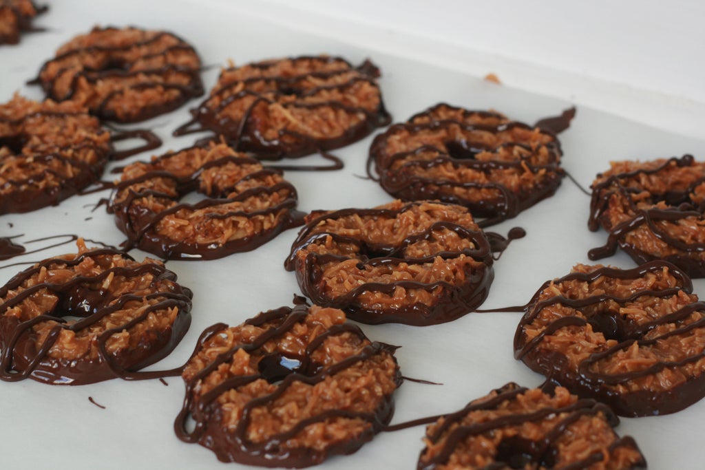 Кокосовые колечки с шоколадом и карамелью: любимый рецепт домашнего печенья