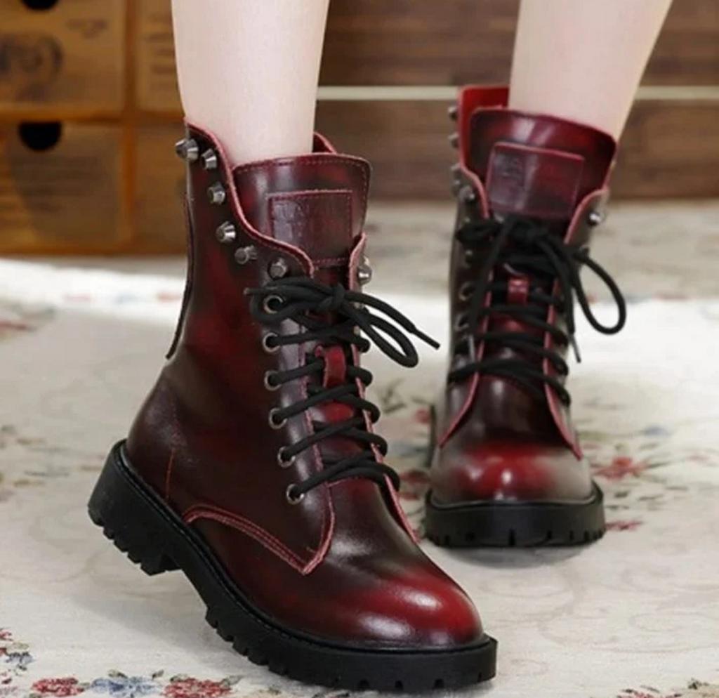 Тренд сезона-20/21 — ботинки на шнуровке: 9 стильных вариантов, которые сейчас легко найти в магазинах