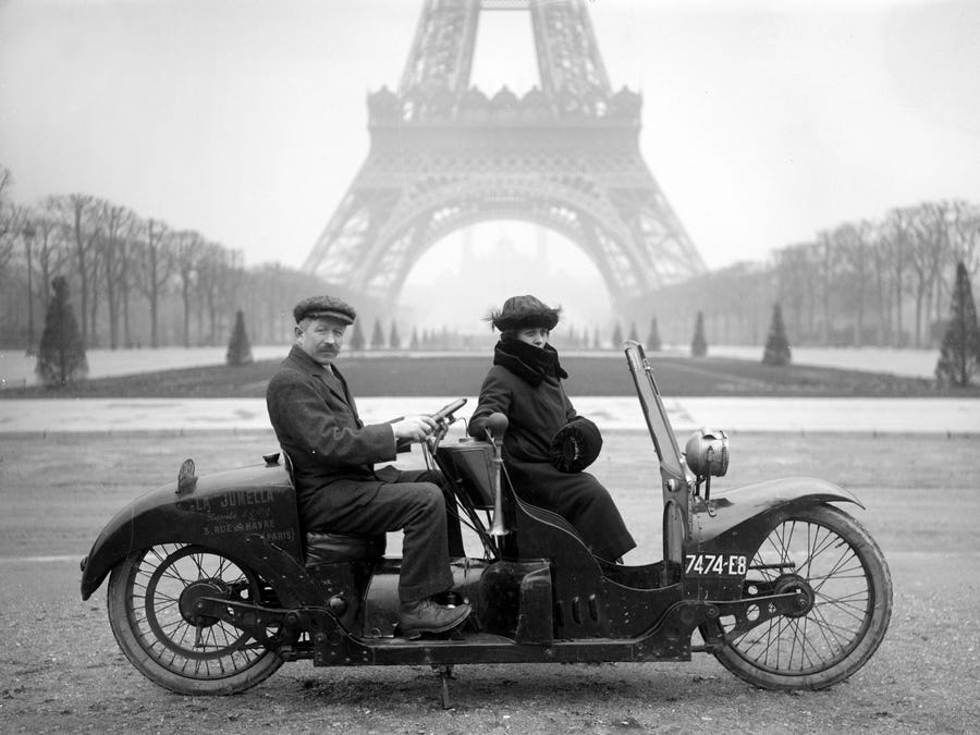 Старинные фотографии показывают, какой была жизнь в Париже 100 лет назад