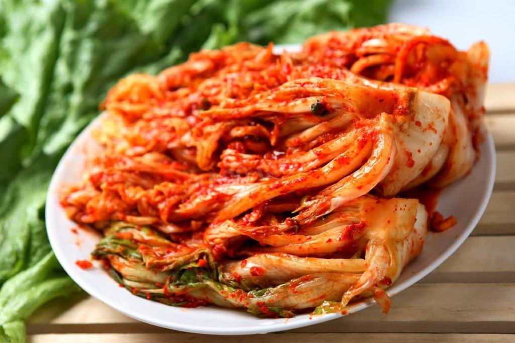 Корейское кимчи, индийские специи и освежающие цитрусы: названо 9 блюд, повышающих настроение в холодное время года