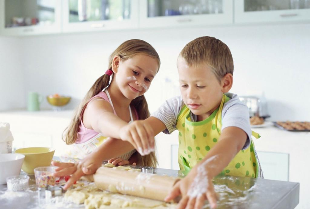 Что делать, чтобы дети ели меньше сладкого: мама троих детей делится своим опытом
