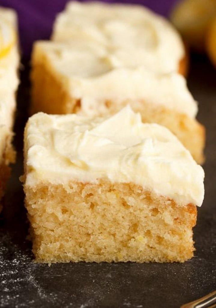 Красивый, влажный, лимонный   это все о трейбейке: умеренно сладкий торт с идеальной кислинкой