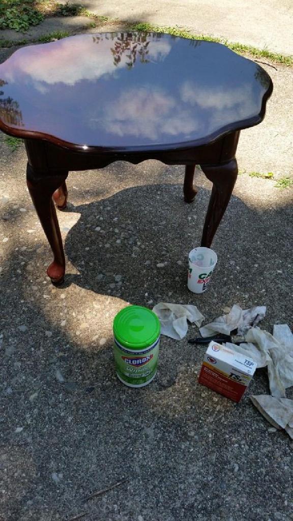 Наскучил старый лакированный стол: купила меловую краску и стильно его перекрасила