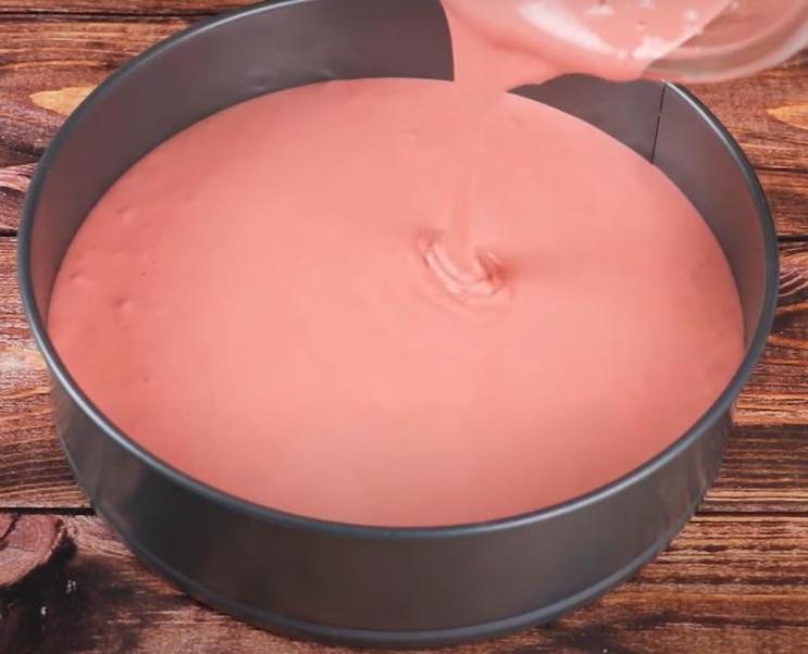 Простой рецепт гранатового пирога за полчаса: приятный цвет, рассыпчатая структура и вкус, который не надоедает